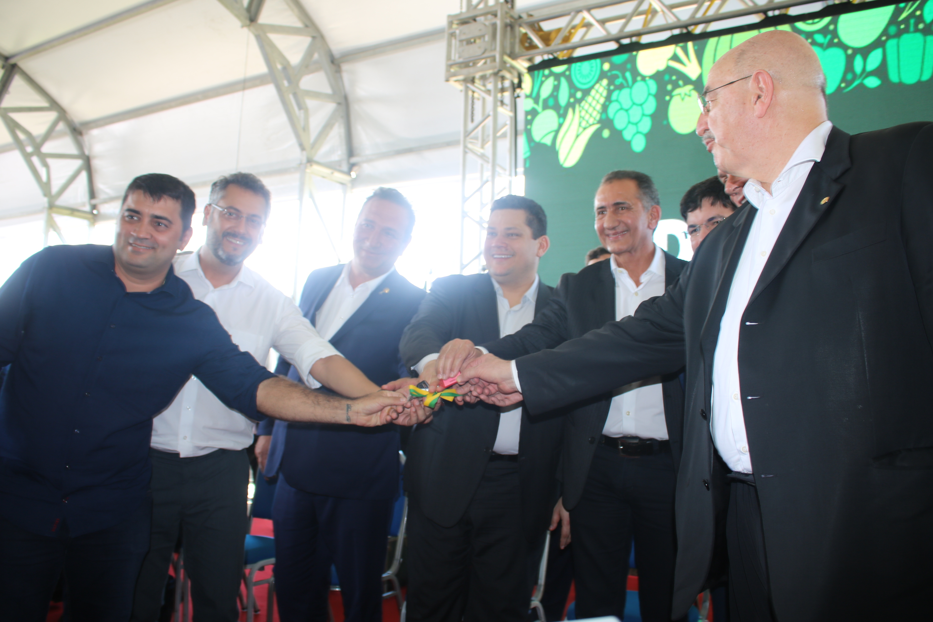 Laranjal do Jari é contemplado com novo caminhão para escoamento de produtos da agricultura familiar